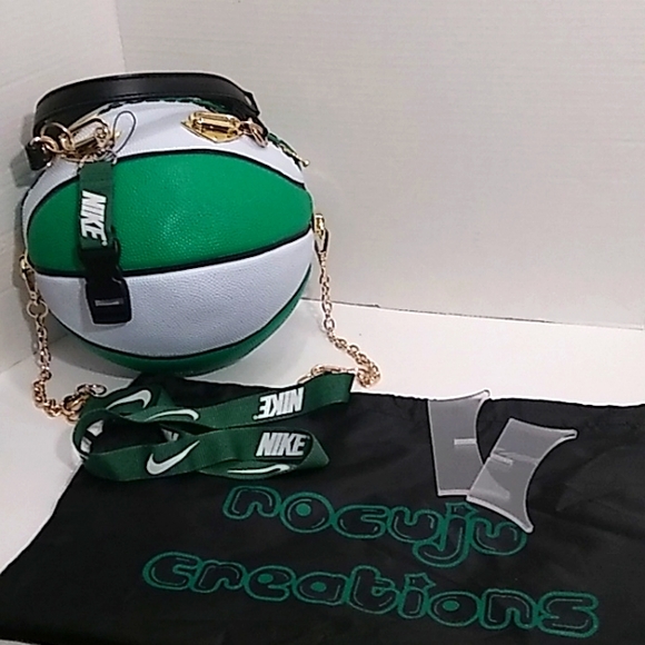 HANDMADE GREEN & WHITE Basketball Purse 🏀 - Picture 5 of 16